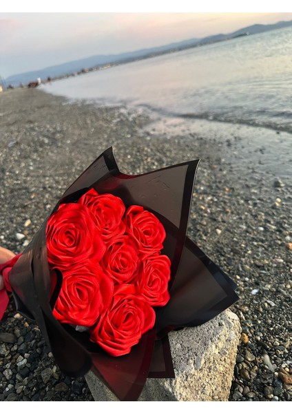7'li Solmayan Kırmızı Gül Buketi fırsatları