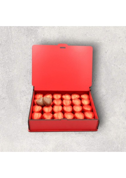 50 Adet Kalp Şeklinde Çikolatalı Kırmızı Ahşap Hediye Kutusu – Sevgi Dolu Tatlar