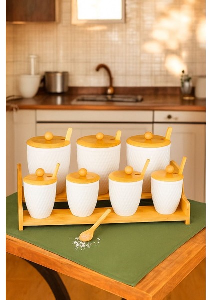 Bambu Standlı 7 Parça Seramik Baharatlık Seti – Kaşıklı Kapaklı Beyaz Modern Tasarım fırsatları