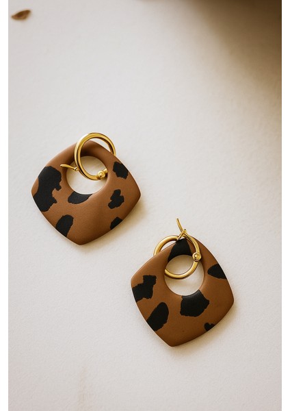 Leopar Desenli Altın Halkalı El Yapımı Küpe | Modern & Şık Tasarım – Lu Atelier modelleri