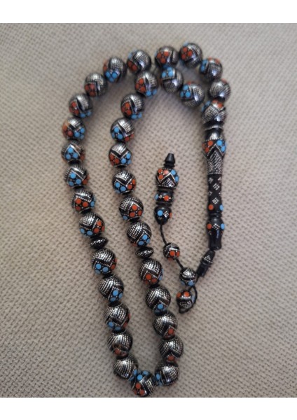 Mısır Yaserinden Yapılmış – Mercan ve Firuze Taşlı, Gümüş Işlemeli 925 Ayar El Yapımı Tesbih 12X12 mm Yuvarlak Biçimli