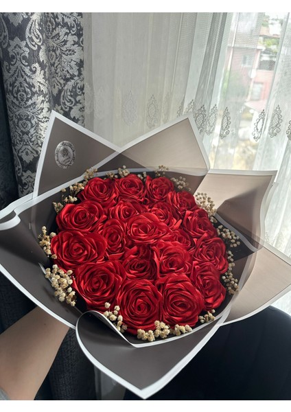 19'lu Solmayan Kırmızı Gül Buketi