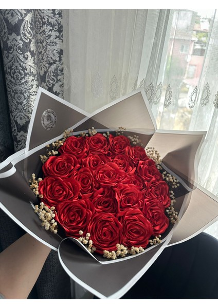19'lu Solmayan Kırmızı Gül Buketi fırsatları