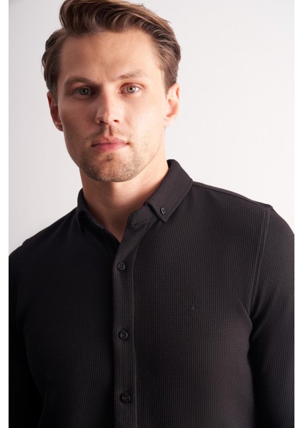 Siyah Uzun Kol Düğmeli Yaka Kendinden Desenli Pamuklu Slim Fit Gömlek 1004255267 fırsatları