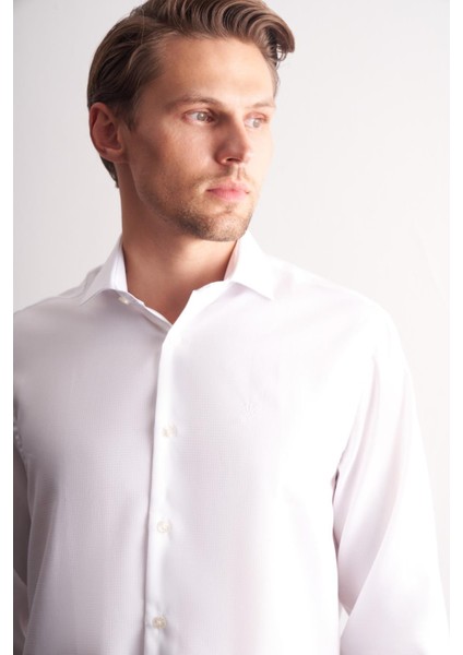 Beyaz Yarım Italyan Yaka Kendinden Desenli Uzun Kol Premium Slim Fit %100 Pamuk Gömlek 1004255192 fırsatları
