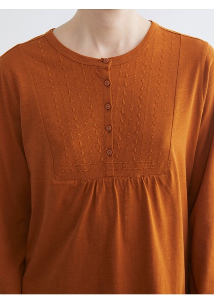 Yeni Sezon Bisiklet Yaka Nakışlı Bluz modelleri