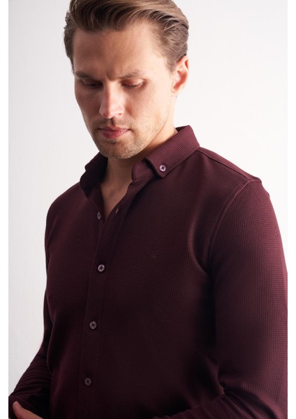 Bordo Uzun Kol Düğmeli Yaka Kendinden Desenli Pamuklu Slim Fit Gömlek 1004255267 fırsatları