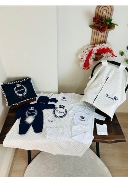 Nakışlı Isimli Hastane Çıkış Seti, Takı Yastığı ve Puset Örtüsü %100 Pamuk 12 Parça 0-3 Ay