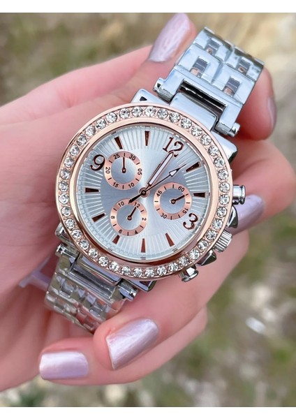 Zarif ve Şık Özel Tasarım Zirkon Taşlı Metal Bayan Kol Saati (Gümüş-Gold) ( Lisinya ) modelleri