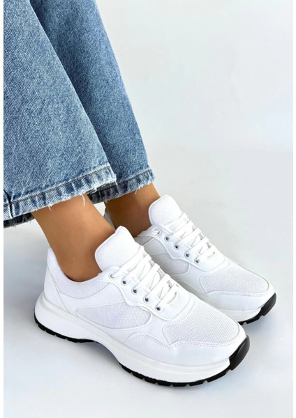 Sptrns Slar Beyaz Cilt Bağcıklı Spor Ayakkabı (Numara: 39)