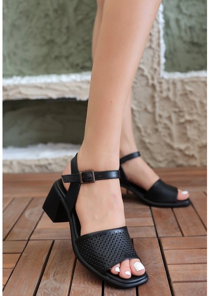 Yzlal Laera Siyah Cilt Topuklu Sandalet (Numara: 37)
