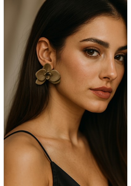 Orchidée Noire – El Yapımı Siyah Orkide Tasarım Küpe | Lu Atelier