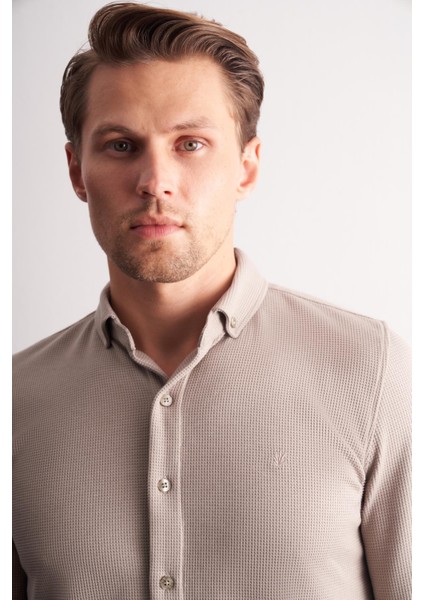 Taş Rengi Uzun Kol Düğmeli Yaka Kendinden Desenli Pamuklu Slim Fit Gömlek 1004255267 fırsatları