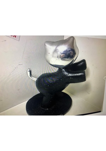 800 Gram Ağırlığında 16 cm Yüksekliğinde Metal ve Seramikten Kedi