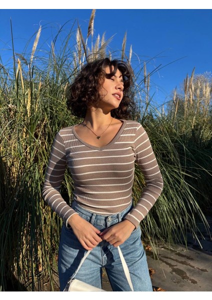 Sptrns V Yaka Çizgili Bluz Bej A3699 (Beden: M)