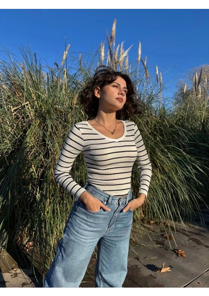 Sptrns V Yaka Çizgili Bluz Beyaz A3699 (Beden: S) fiyatları