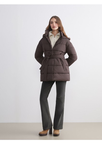 Yeni Sezon Kapüşonlu Beli Kuşaklı Kadın Şişme Mont fiyatları
