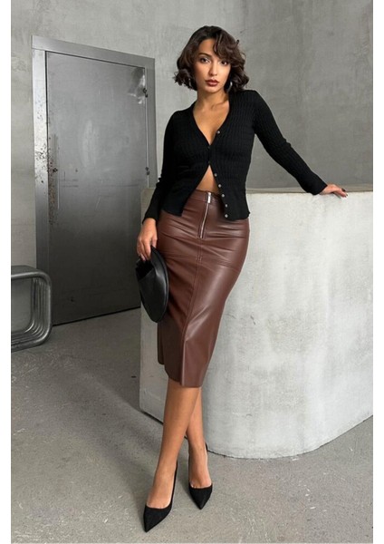 Kahverengi Suni Deri Arkadan Yırtmaçlı Midi Etek fırsatları