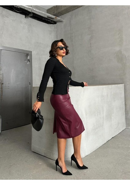 Kahverengi Suni Deri Arkadan Yırtmaçlı Midi Etek