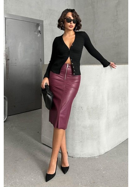 Kahverengi Suni Deri Arkadan Yırtmaçlı Midi Etek modelleri