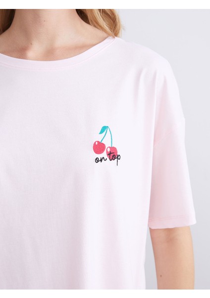 Yeni Sezon Bisiklet Yaka Kiraz Nakışlı Kadın Pijama Üst fiyatları