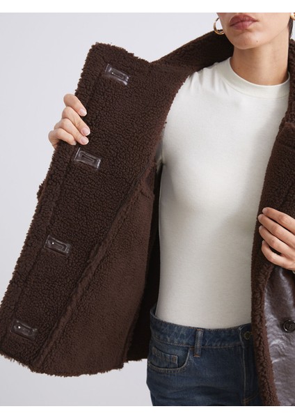 Yeni Sezon Pelüş Gömlek Yaka Kadın Deri Görünümlü Mont fırsatları