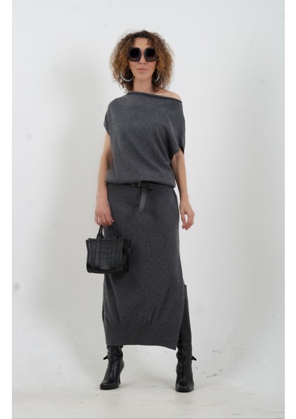 Füme Asimetrik Yaka Kemerli Yünlü Triko Elbise