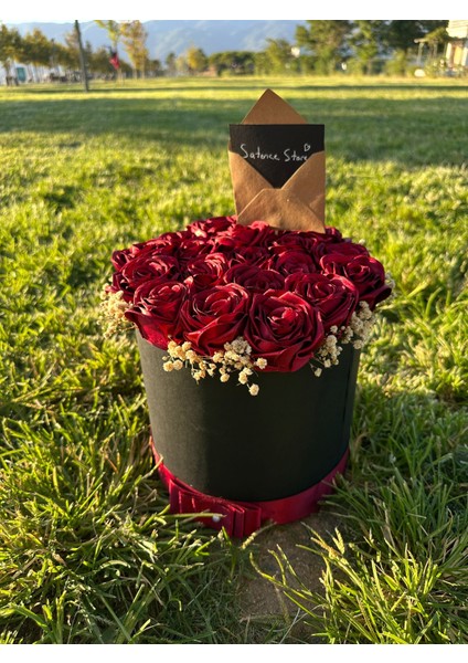 Isteme Çiçeği-17'li Solmayan Bordo Saten Gül Kutusu