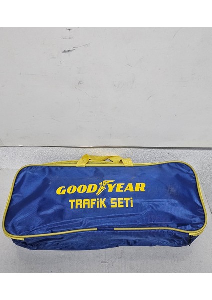 Trafik Seti Tam Donanımlı Ilk Yardım Seti Boyunluk Reflektör Cam Buz Kazıyıcı Lastik Sabitleme Takozu Oem No 401073 fırsatları