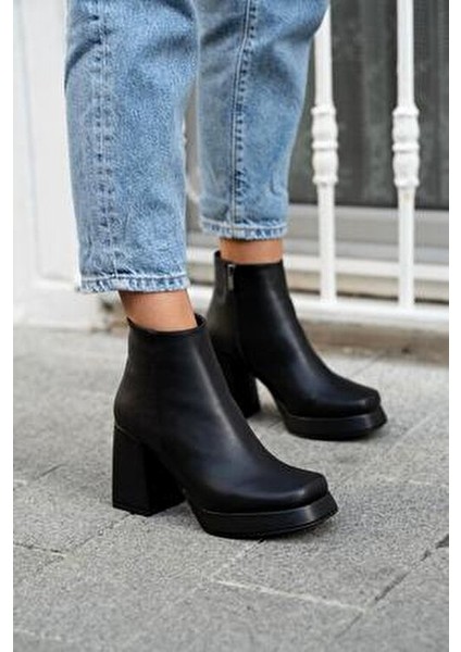 Küt Burunlu Platform Topuklu Bot - Siyah