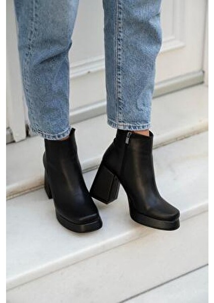 Küt Burunlu Platform Topuklu Bot - Siyah