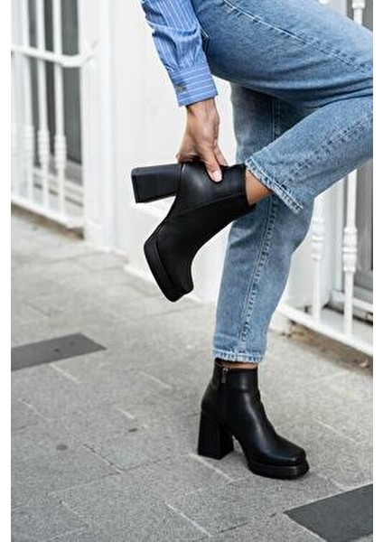 Küt Burunlu Platform Topuklu Bot - Siyah