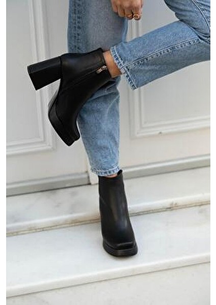 Küt Burunlu Platform Topuklu Bot - Siyah