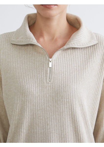 Yeni Sezon Dik Yaka Kadın Tişört modelleri