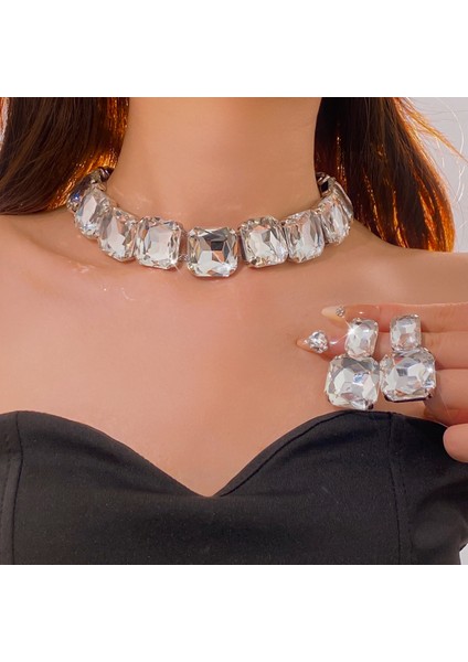 Elmaslı Kare Küpe 2025 Çılgın Tasarım, Moda Iş Seyahati Için Klavikula Z珠宝ri, Hafif Lüks, Yüksek Ka Kolye (Yurt Dışından) fiyatları