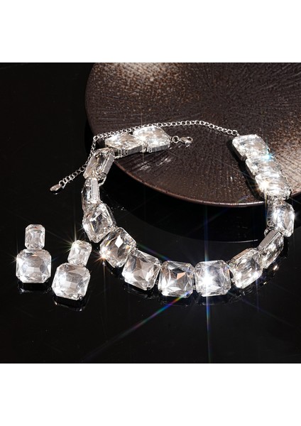 Elmaslı Kare Küpe 2025 Çılgın Tasarım, Moda Iş Seyahati Için Klavikula Z珠宝ri, Hafif Lüks, Yüksek Ka Kolye (Yurt Dışından) modelleri