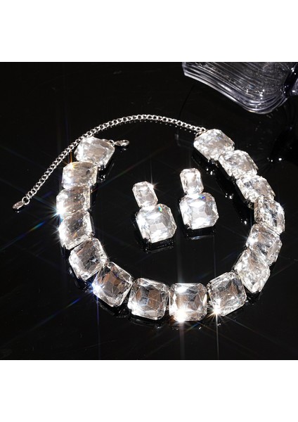 Elmaslı Kare Küpe 2025 Çılgın Tasarım, Moda Iş Seyahati Için Klavikula Z珠宝ri, Hafif Lüks, Yüksek Ka Kolye (Yurt Dışından) fırsatları