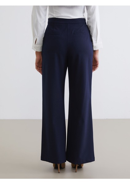 Yeni Sezon Loose Fit Geniş Paça Kadın Pileli Pantolon fırsatları