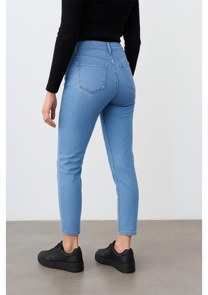 Dar Paça Yüksek Bel Kadın Jean Slim Fit Kot Pantolon – Esnek Denim, Şık Siluet, Günlük ve Ofis Kullanımı Için Mavi - Siyah Renk