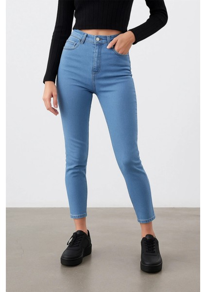 Dar Paça Yüksek Bel Kadın Jean Slim Fit Kot Pantolon – Esnek Denim, Şık Siluet, Günlük ve Ofis Kullanımı Için Mavi - Siyah Renk