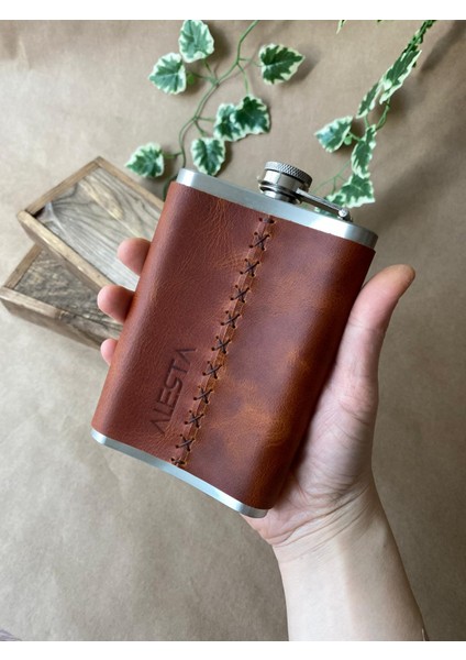 (Isim Yazıyoruz) El Dikişi Deri Kaplamalı Çelik Viski Kanyak Içki Matarası ve Huni - 9oz 266ML fiyatları