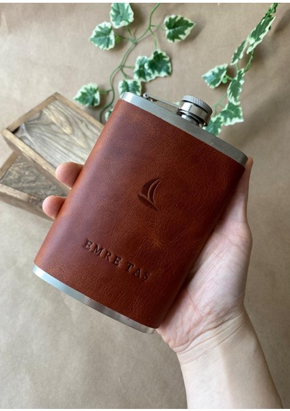 (Isim Yazıyoruz) El Dikişi Deri Kaplamalı Çelik Viski Kanyak Içki Matarası ve Huni - 9oz 266ML modelleri