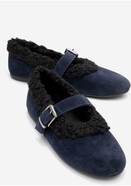 Guın Lacivert Süet Hakiki Deri Peluş Detaylı Kemerli Kadın Babet Ayakkabı