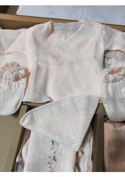 Kız-Erkek Yeni Doğan Hastane Çıkışı % 100 Organik Pamuk Kutulu 10'lu Full Takım Müslin Somon indirimleri