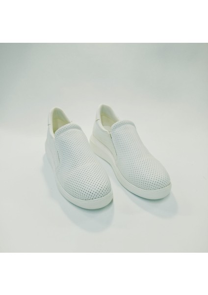 Beyaz Delikli Lastikli Ortopedik Taban Kadın Spor Ayakkabı
