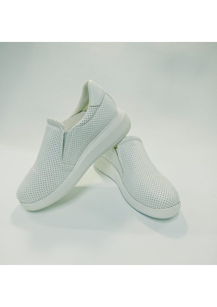Beyaz Delikli Lastikli Ortopedik Taban Kadın Spor Ayakkabı fiyatları