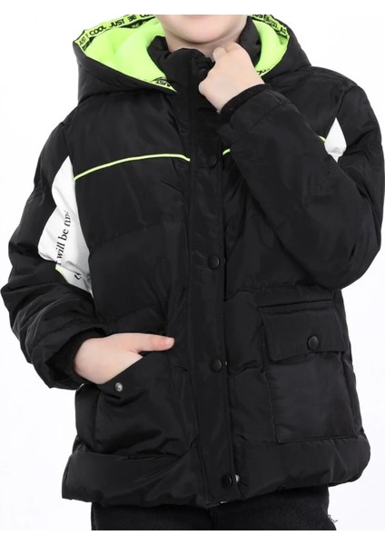 Erkek Çocuk Kolları Renk Bloklu Yazı Desenli Şerit Detaylı Fermuar Çıtçıt Kapamalı Siyah Renk Mont fiyatları