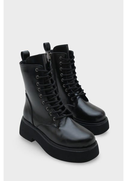 Melessa Yuvarlak Burunlu Yandan Fermuarlı Trak Tabanlı Kadın Bot