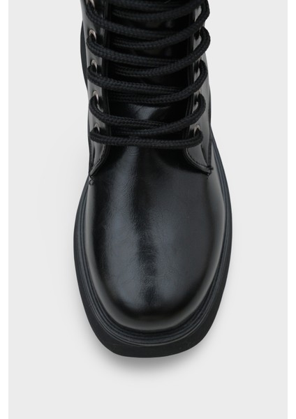 Melessa Yuvarlak Burunlu Yandan Fermuarlı Trak Tabanlı Kadın Bot modelleri