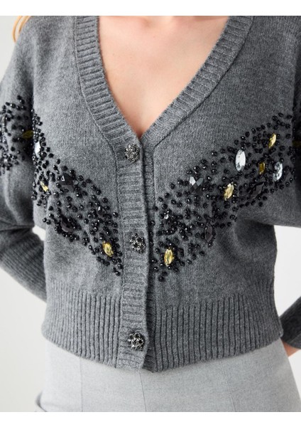 Gri Uzun Kollu Taş Işlemeli Düğmeli Triko Hırka indirimleri